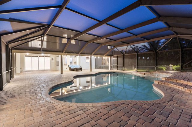 6104 Walnut Hill Drive, Lake Worth, FL 33467