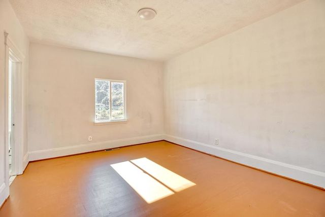 120 San Miguel Canyon Road, Royal Oaks, CA 95076