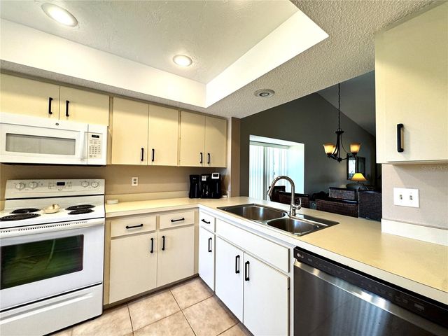 4644 WEYBRIDGE 10, Sarasota, FL 34235