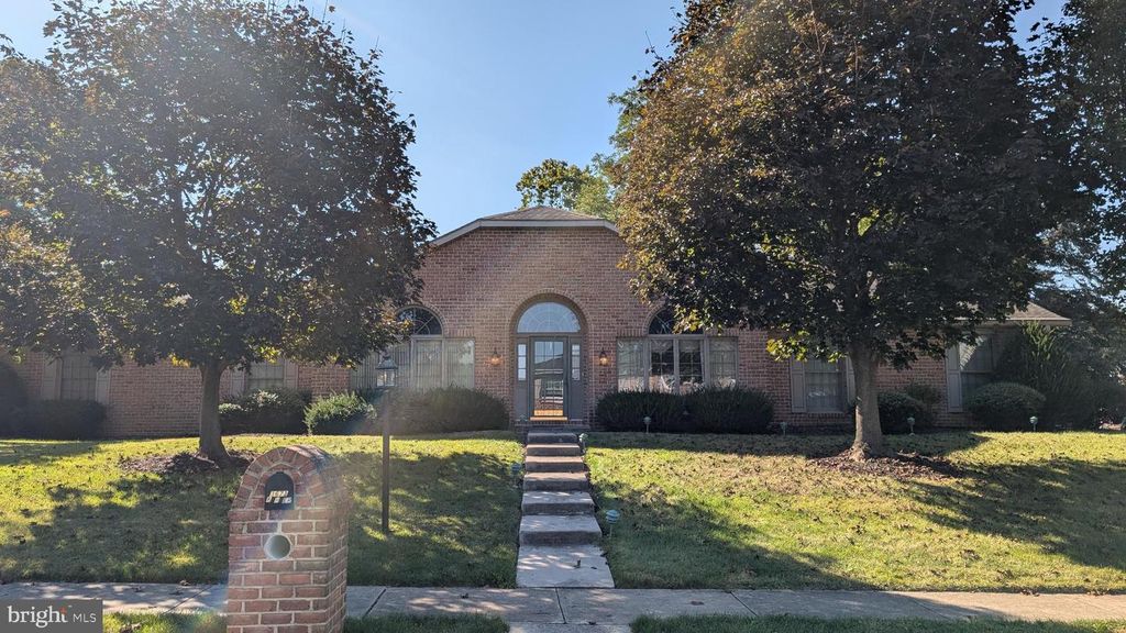 3673 REGENCY LN, York, PA 17402