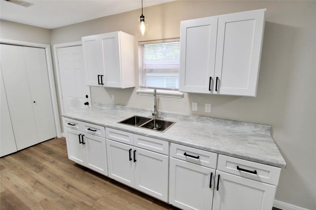 13 Hill Lane, Coldspring, TX 77331
