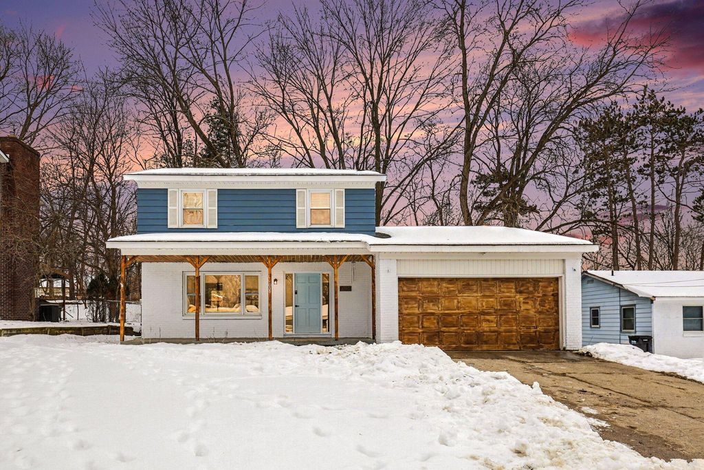 1038 59th Street SE, Kentwood, MI 49508