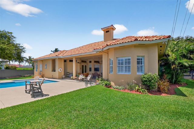 8920 SW 162nd Terrace, Palmetto Bay, FL 33157