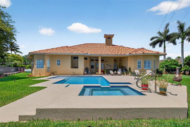 8920 SW 162nd Terrace, Palmetto Bay, FL 33157