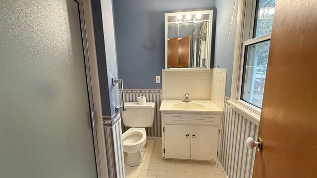 2264 Roach St, Salina, KS 67401