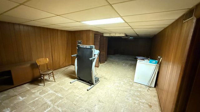 2264 Roach St, Salina, KS 67401