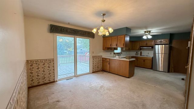 2264 Roach St, Salina, KS 67401