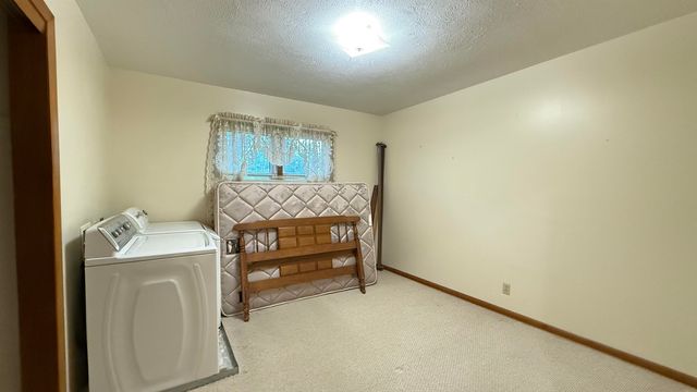 2264 Roach St, Salina, KS 67401