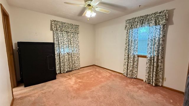 2264 Roach St, Salina, KS 67401