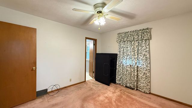 2264 Roach St, Salina, KS 67401