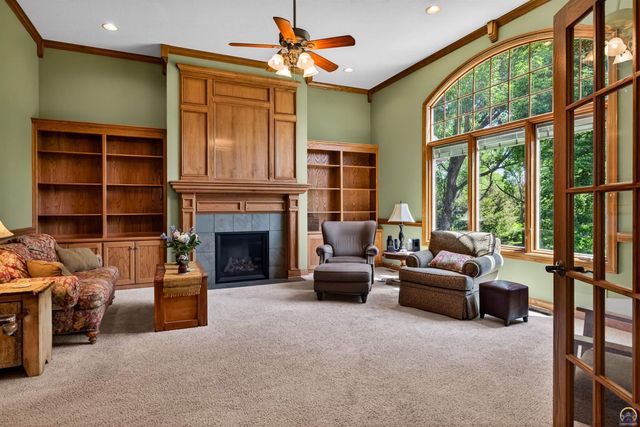 1048 SW Westside DR, Topeka, KS 66615