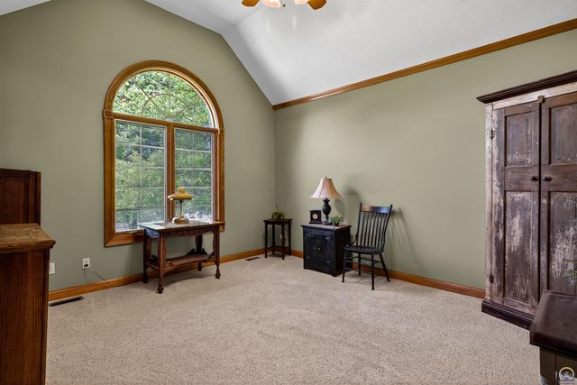 1048 SW Westside DR, Topeka, KS 66615