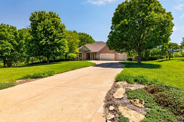 1048 SW Westside DR, Topeka, KS 66615