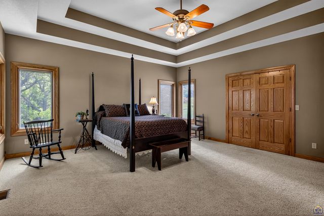 1048 SW Westside DR, Topeka, KS 66615