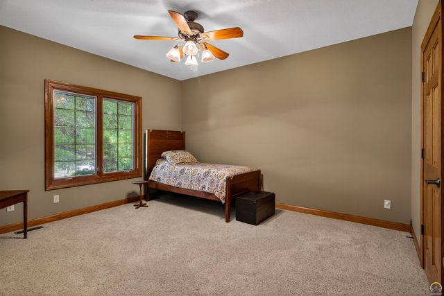 1048 SW Westside DR, Topeka, KS 66615