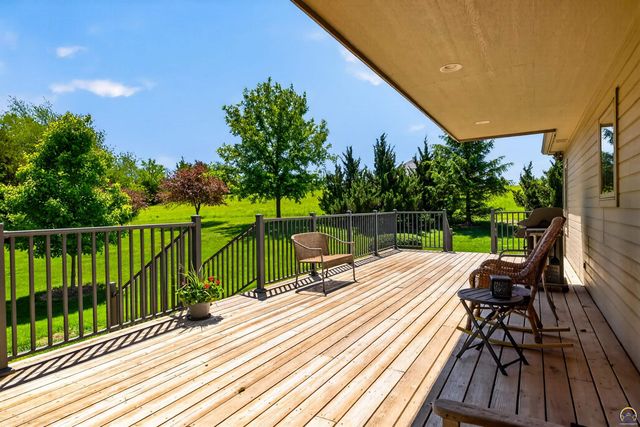 1048 SW Westside DR, Topeka, KS 66615