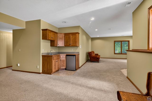 1048 SW Westside DR, Topeka, KS 66615