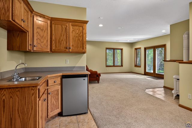1048 SW Westside DR, Topeka, KS 66615