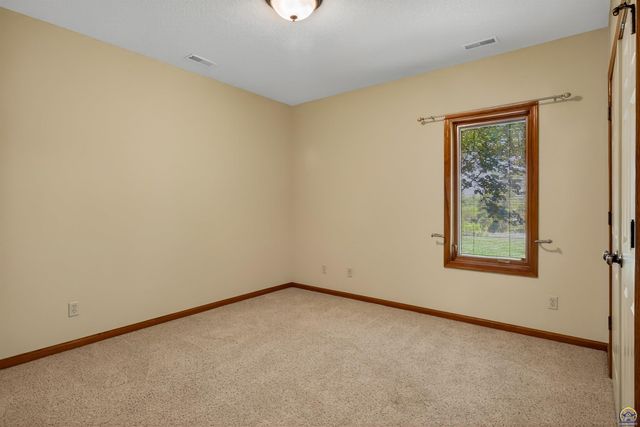 1048 SW Westside DR, Topeka, KS 66615