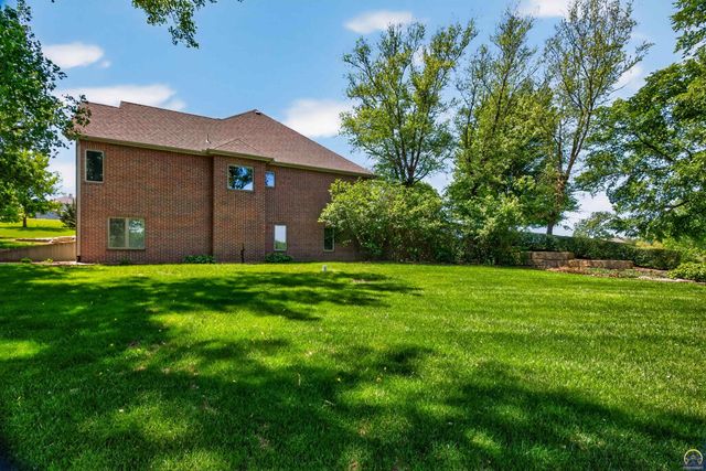 1048 SW Westside DR, Topeka, KS 66615