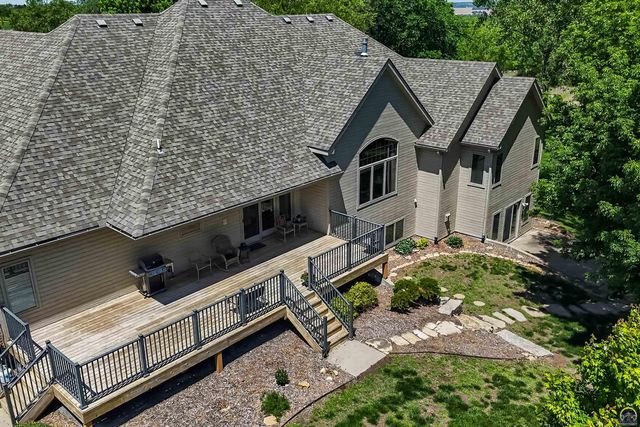 1048 SW Westside DR, Topeka, KS 66615