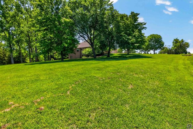1048 SW Westside DR, Topeka, KS 66615