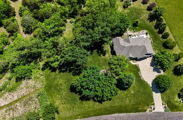 1048 SW Westside DR, Topeka, KS 66615