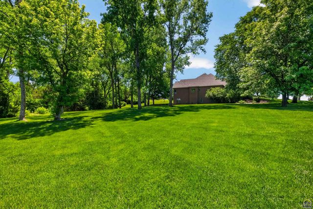 1048 SW Westside DR, Topeka, KS 66615
