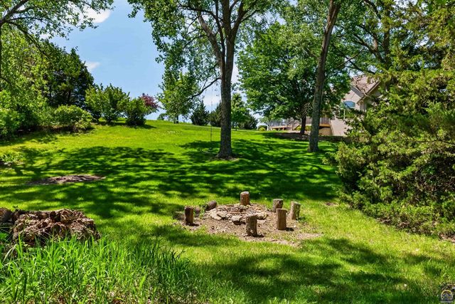 1048 SW Westside DR, Topeka, KS 66615