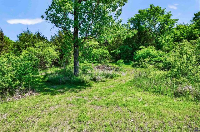 1048 SW Westside DR, Topeka, KS 66615