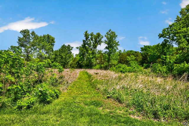 1048 SW Westside DR, Topeka, KS 66615