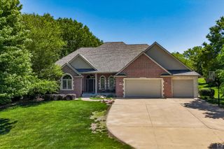 1048 SW Westside DR, Topeka, KS 66615