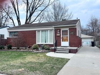 942 E Gardenia Avenue, Madison Heights, MI 48071