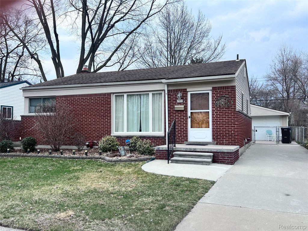 942 E Gardenia Avenue, Madison Heights, MI 48071