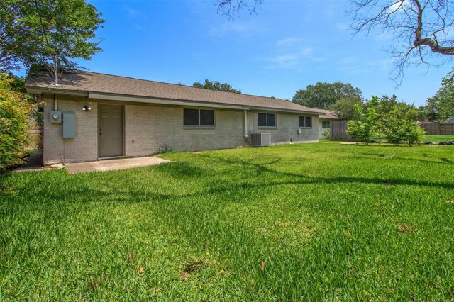 10406 Winding Trail Road, La Porte, TX 77571