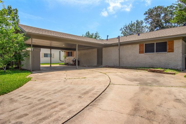 10406 Winding Trail Road, La Porte, TX 77571