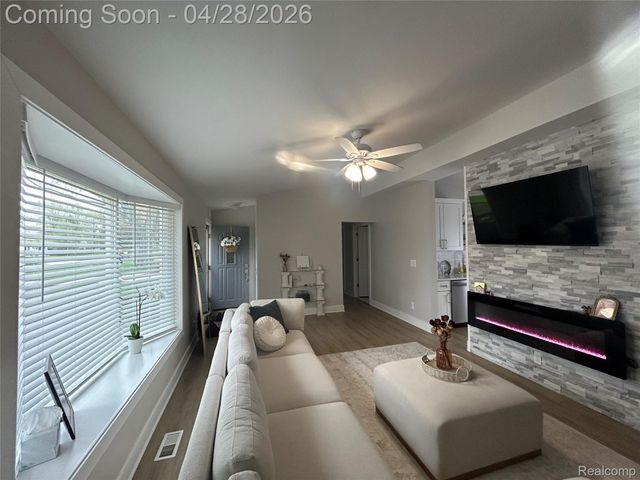 11478 Silver Drive, Sterling Heights, MI 48314