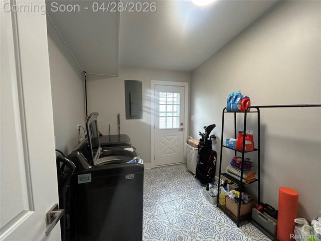 11478 Silver Drive, Sterling Heights, MI 48314