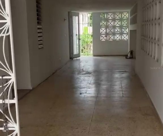 R-19 URB. JARDINES DE CAPARRA M-14, Bayamon, PR 00959