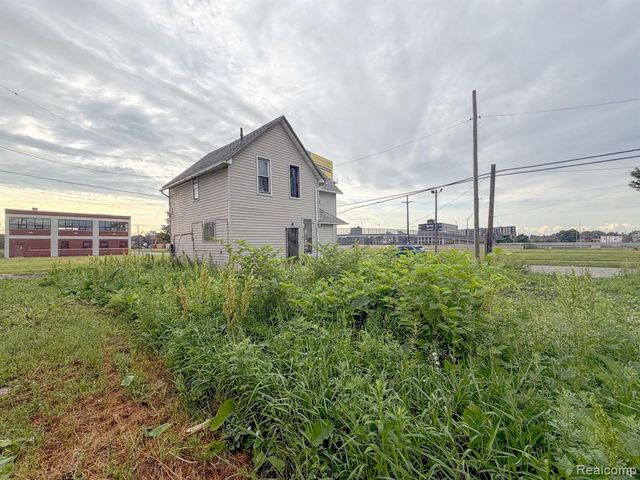 1726 Pine Street, Detroit, MI 48216