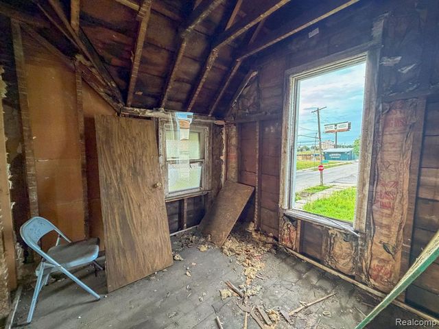 1726 Pine Street, Detroit, MI 48216