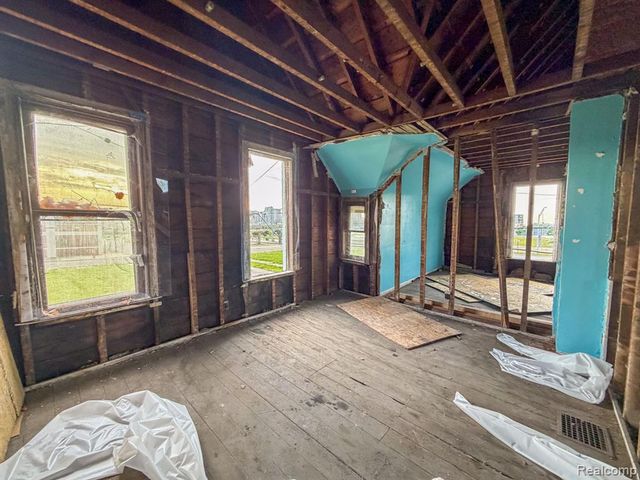 1726 Pine Street, Detroit, MI 48216