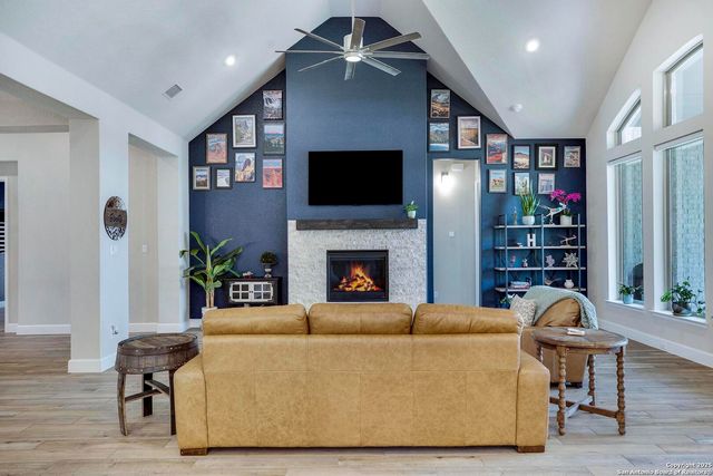 10027 Sarah Place, Boerne, TX 78006