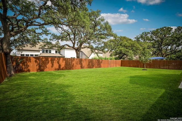 10027 Sarah Place, Boerne, TX 78006