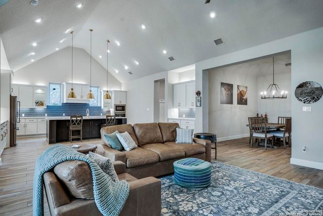 10027 Sarah Place, Boerne, TX 78006