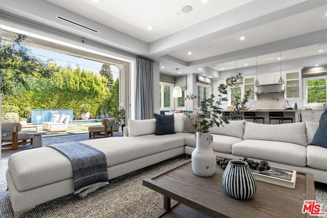 926 S Gretna Green, Los Angeles, CA 90049