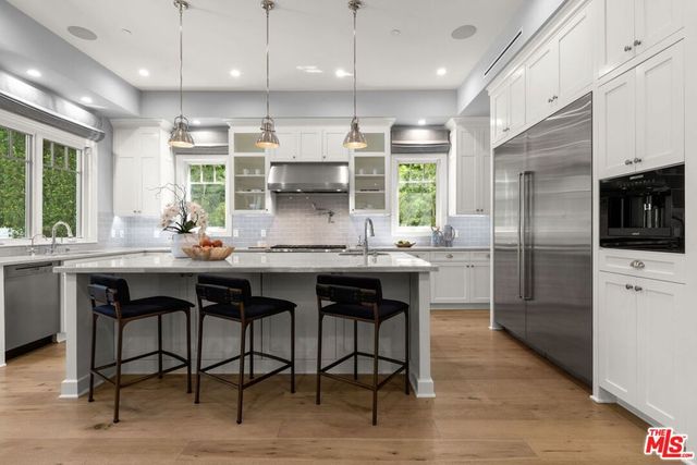 926 S Gretna Green, Los Angeles, CA 90049