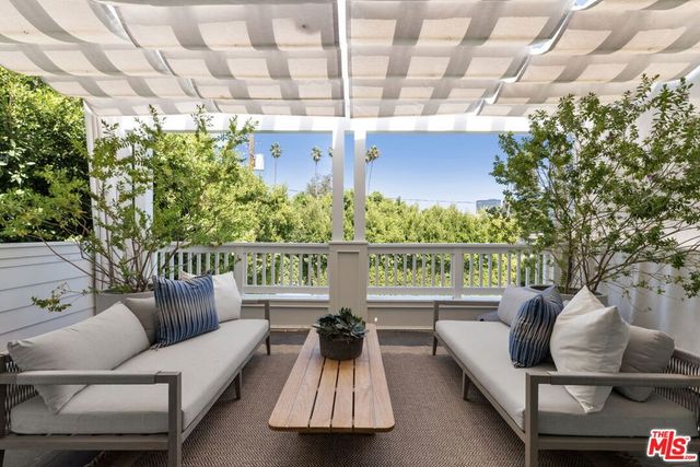 926 S Gretna Green, Los Angeles, CA 90049
