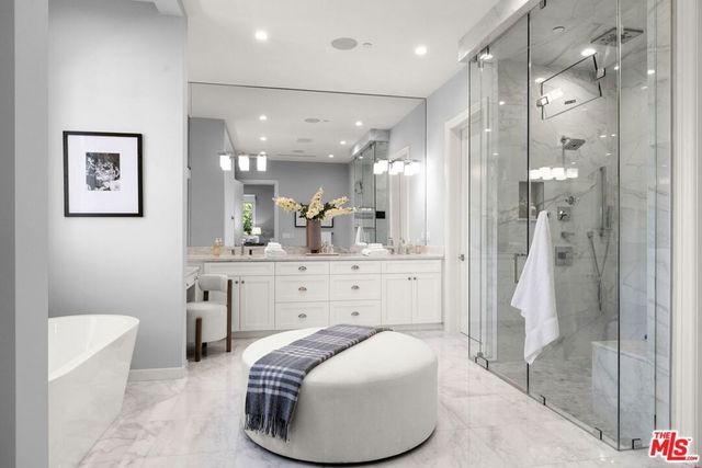 926 S Gretna Green, Los Angeles, CA 90049