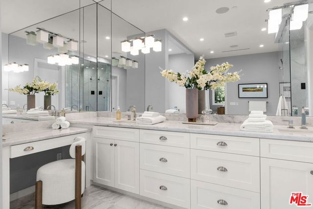 926 S Gretna Green, Los Angeles, CA 90049